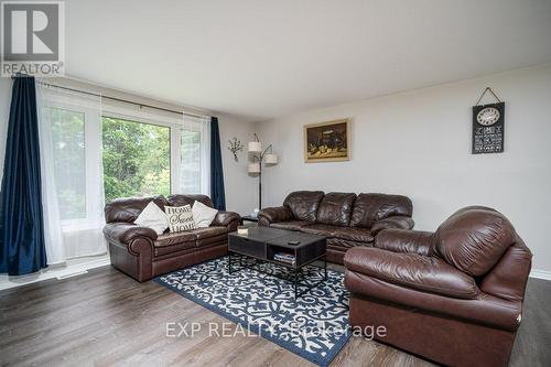 3526 Harmony Road, Belleville, ON - Indoor Photo Showing Living Room