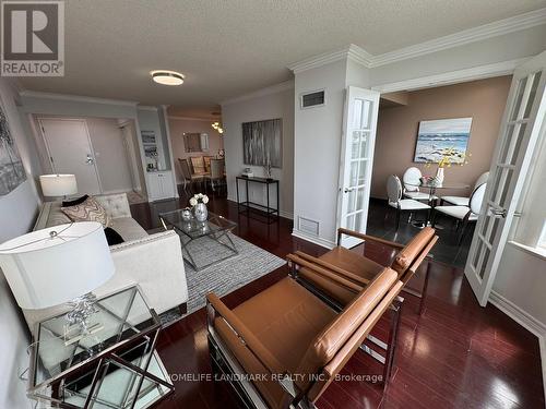 3122 - 68 Corporate Drive, Toronto, ON - Indoor Photo Showing Living Room
