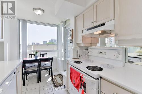 305 - 8 Rean Drive, Toronto, ON - Indoor Photo Showing Kitchen