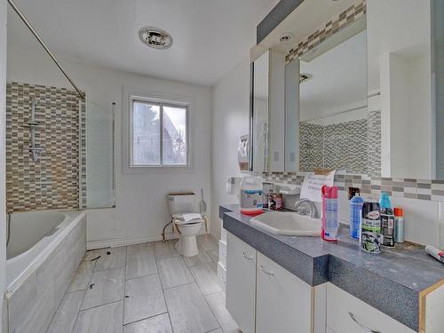 Bathroom - 12 Rue Gabriel, Châteauguay, QC - Indoor Photo Showing Bathroom