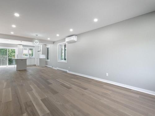 Living room - 5710 Av. Davies, Côte-Saint-Luc, QC - Indoor Photo Showing Other Room