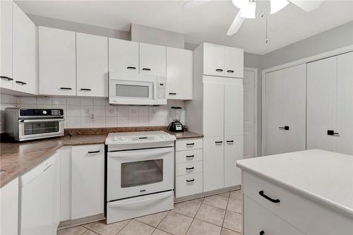 227 Silverbirch Boulevard, Mount Hope, ON - Indoor Photo Showing Kitchen