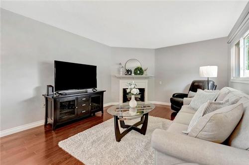 227 Silverbirch Boulevard, Mount Hope, ON - Indoor Photo Showing Living Room