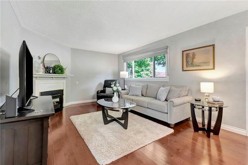 227 Silverbirch Boulevard, Mount Hope, ON - Indoor Photo Showing Living Room