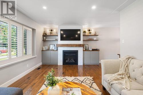 464 Regal Drive, London, ON - Indoor Photo Showing Living Room With Fireplace