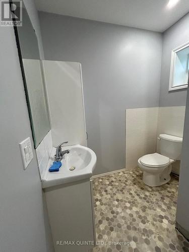 Apt B - 25 Yeomans Street, Belleville, ON - Indoor Photo Showing Bathroom