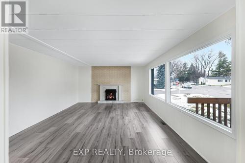 30 Weeping Willow Drive, Innisfil, ON - Indoor With Fireplace