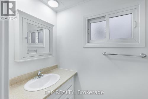 30 Weeping Willow Drive, Innisfil, ON - Indoor Photo Showing Bathroom