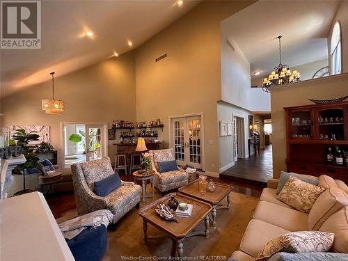 3940 Villa Borghese Drive, Windsor, ON - Indoor Photo Showing Living Room