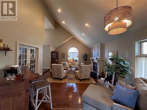 3940 Villa Borghese Drive, Windsor, ON - Indoor Photo Showing Living Room