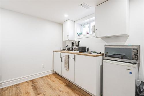 80 Livingston Avenue, Grimsby, ON - Indoor Photo Showing Laundry Room