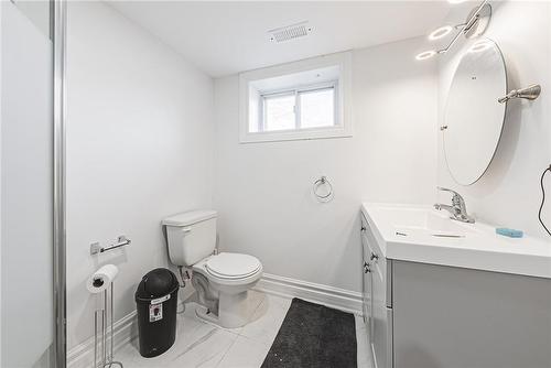 80 Livingston Avenue, Grimsby, ON - Indoor Photo Showing Bathroom