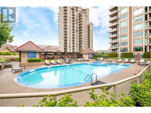 1152 Sunset Drive Unit# 405, Kelowna, BC - Outdoor With In Ground Pool With Balcony