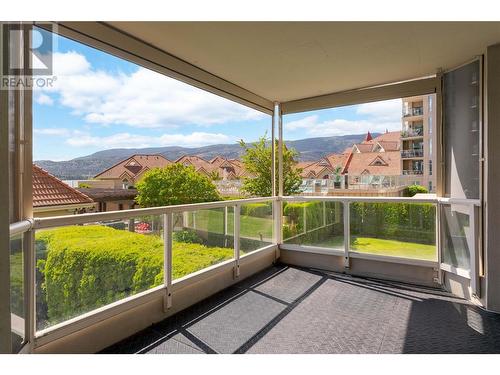 1152 Sunset Drive Unit# 405, Kelowna, BC - Outdoor With Balcony With Exterior