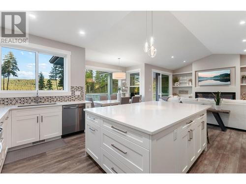 2-640 Hwy 3, Princeton, BC - Indoor Photo Showing Kitchen With Upgraded Kitchen