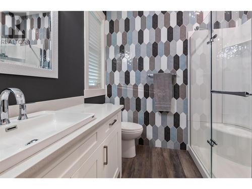 2-640 Hwy 3, Princeton, BC - Indoor Photo Showing Bathroom