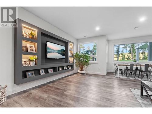 2-640 Hwy 3, Princeton, BC - Indoor Photo Showing Living Room