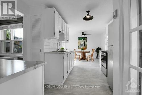 1371 Woodward Avenue, Ottawa, ON - Indoor Photo Showing Kitchen