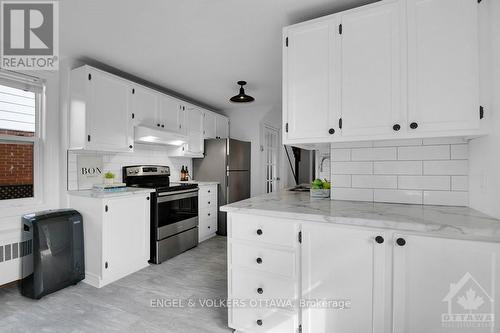 1371 Woodward Avenue, Ottawa, ON - Indoor Photo Showing Kitchen