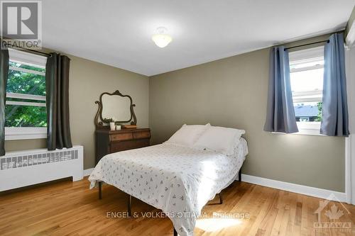 1371 Woodward Avenue, Ottawa, ON - Indoor Photo Showing Bedroom