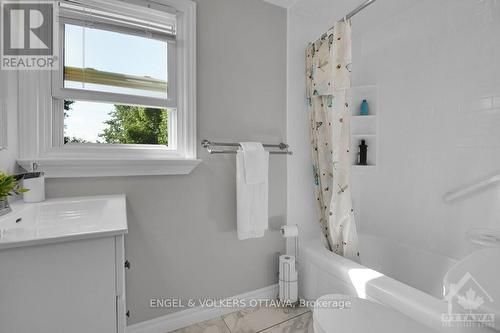 1371 Woodward Avenue, Ottawa, ON - Indoor Photo Showing Bathroom