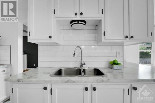 1371 Woodward Avenue, Ottawa, ON - Indoor Photo Showing Kitchen