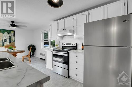 1371 Woodward Avenue, Ottawa, ON - Indoor Photo Showing Kitchen