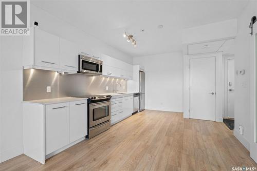 220 404 C Avenue S, Saskatoon, SK - Indoor Photo Showing Kitchen