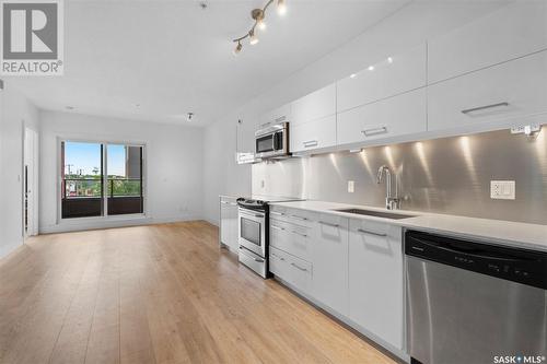 220 404 C Avenue S, Saskatoon, SK - Indoor Photo Showing Kitchen With Upgraded Kitchen