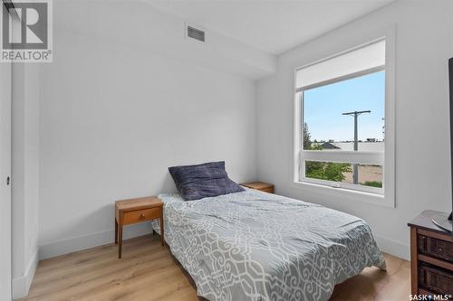 220 404 C Avenue S, Saskatoon, SK - Indoor Photo Showing Bedroom