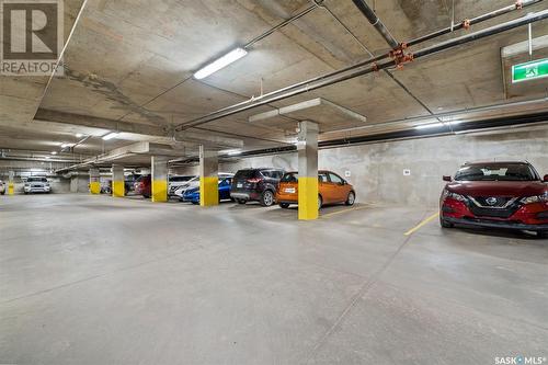 220 404 C Avenue S, Saskatoon, SK - Indoor Photo Showing Garage