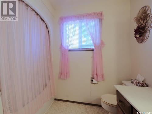 518 1St Street W, Rosetown, SK - Indoor Photo Showing Bathroom