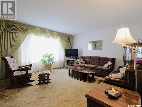 518 1St Street W, Rosetown, SK - Indoor Photo Showing Living Room