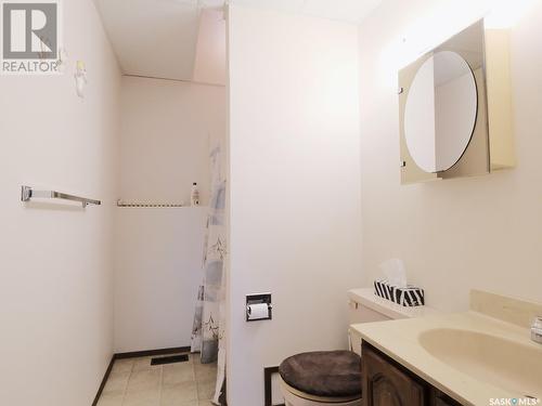 518 1St Street W, Rosetown, SK - Indoor Photo Showing Bathroom