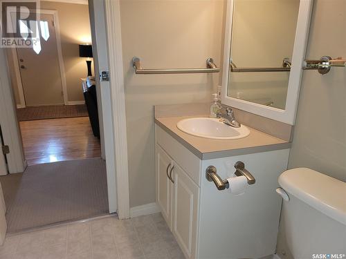1825 Royal Street, Regina, SK - Indoor Photo Showing Bathroom