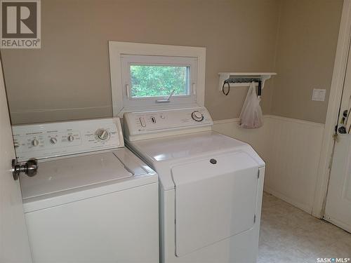 1825 Royal Street, Regina, SK - Indoor Photo Showing Laundry Room