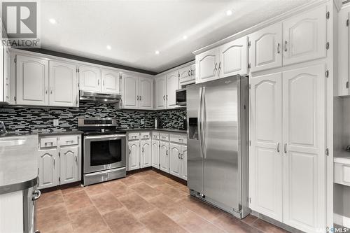 3090 Wascana Glen, Regina, SK - Indoor Photo Showing Kitchen With Stainless Steel Kitchen With Upgraded Kitchen