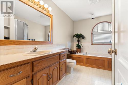 3090 Wascana Glen, Regina, SK - Indoor Photo Showing Bathroom