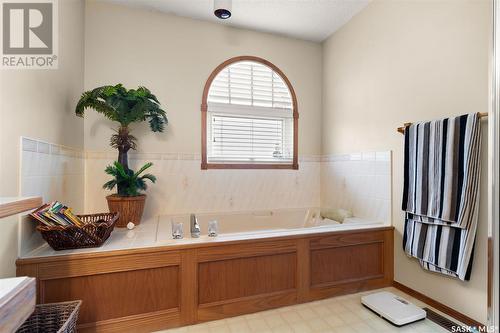 3090 Wascana Glen, Regina, SK - Indoor Photo Showing Bathroom