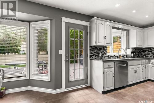 3090 Wascana Glen, Regina, SK - Indoor Photo Showing Kitchen