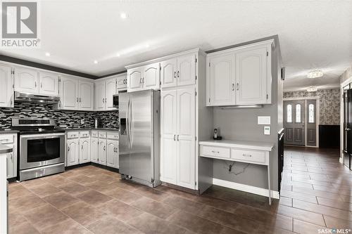 3090 Wascana Glen, Regina, SK - Indoor Photo Showing Kitchen With Stainless Steel Kitchen