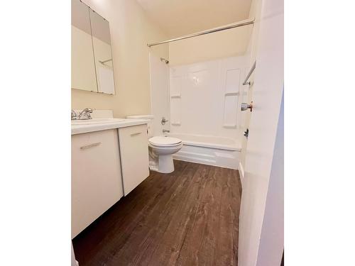 218 - 2117 2Nd Street, Cranbrook, BC - Indoor Photo Showing Bathroom