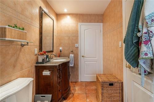 498 Sparling Crescent, Burlington, ON - Indoor Photo Showing Bathroom