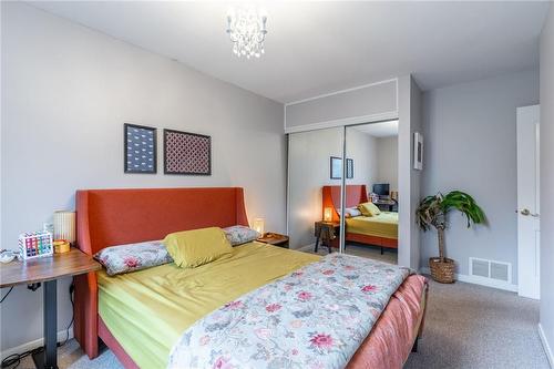 498 Sparling Crescent, Burlington, ON - Indoor Photo Showing Bedroom