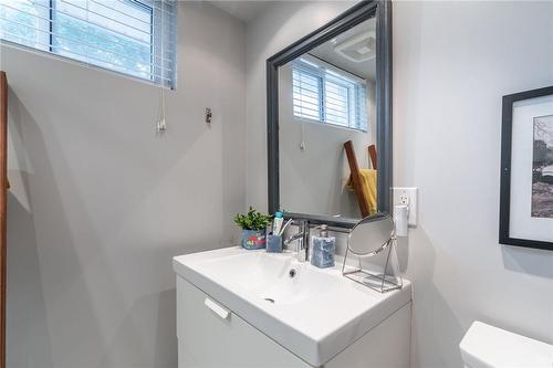 498 Sparling Crescent, Burlington, ON - Indoor Photo Showing Bathroom