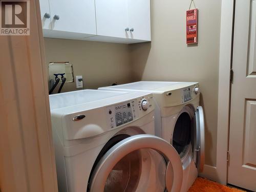 2564 Quail Lane, Kelowna, BC - Indoor Photo Showing Laundry Room