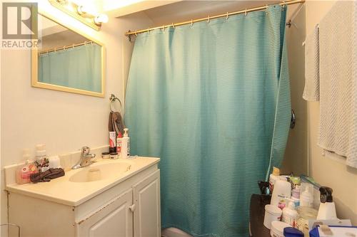 180 Bond Street, Sudbury, ON - Indoor Photo Showing Bathroom