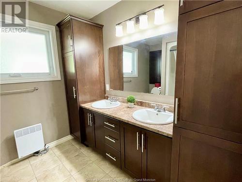 808 Mclaughlin Dr, Moncton, NB - Indoor Photo Showing Bathroom