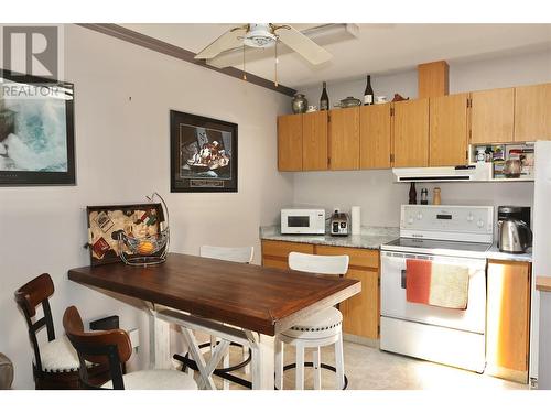 5852 Airport Street Unit# 6, Oliver, BC - Indoor Photo Showing Kitchen