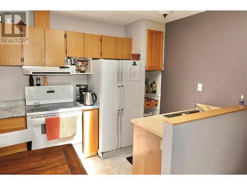 5852 Airport Street Unit# 6, Oliver, BC - Indoor Photo Showing Kitchen